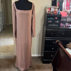 Elegant Long Sleeve Square Neck Dress in Mauve